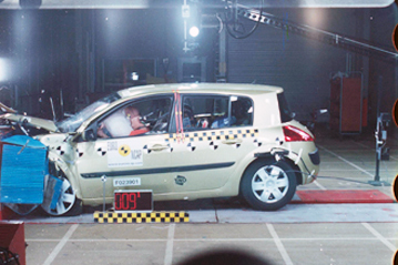 Краш тест Renault Megane (2002)
